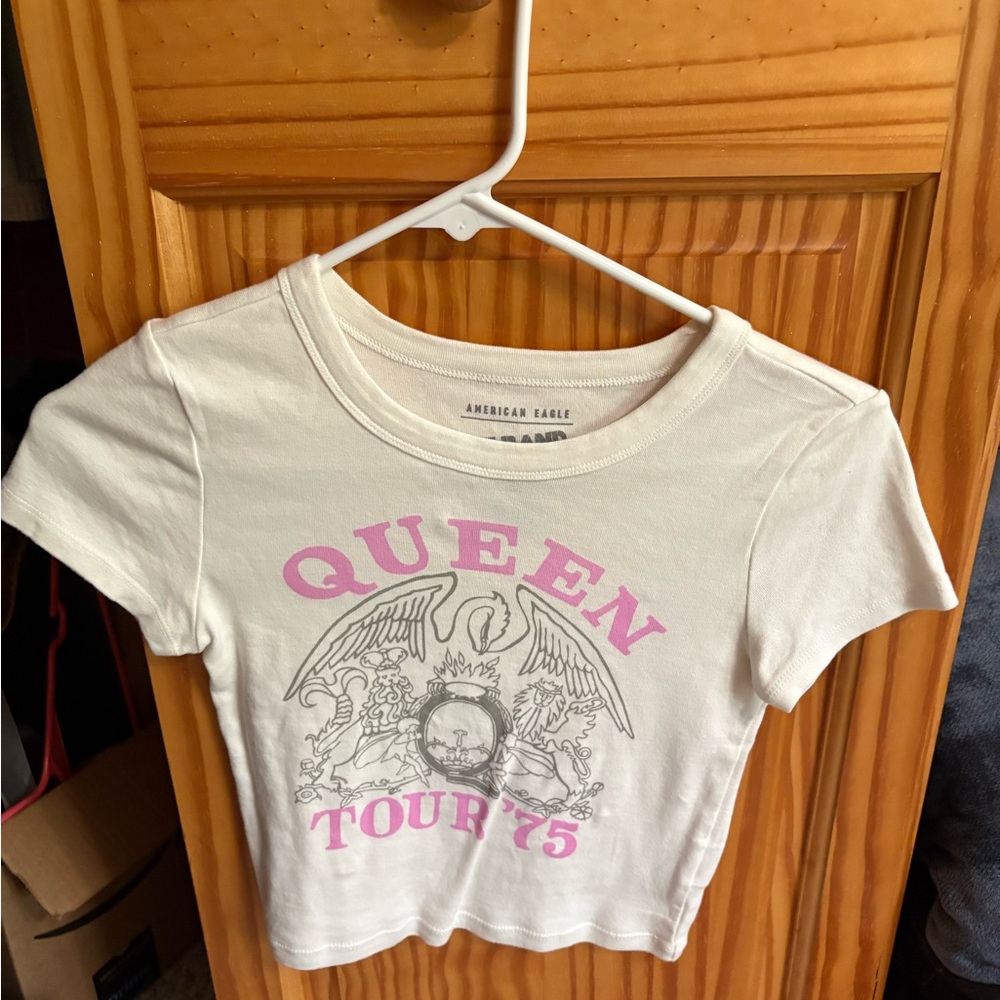 American Eagle Outfitters Beige Graphic Tee